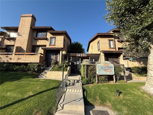 49-14201 Foothill Blvd, Sylmar, CA, 91342-7007 | Card Image