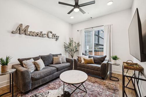 apt-103-815 Main St, Nashville, TN, 37206-3678 | Card Image