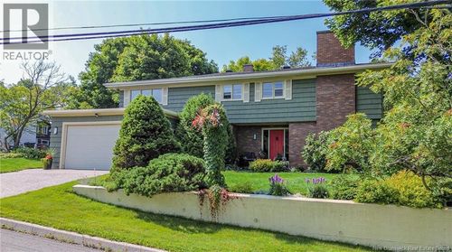 360 Young St, Saint John, NB, E2M2T8 | Card Image