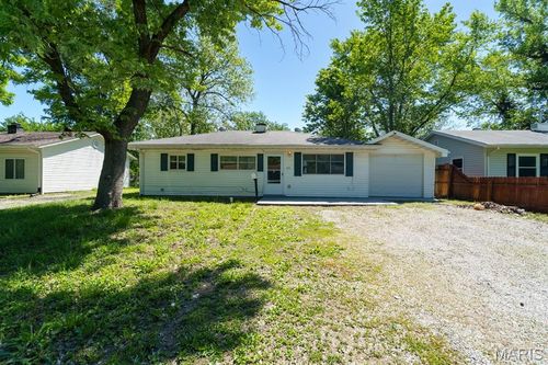 122 Saint James Ln, Cahokia, IL, 62206-1827 | Card Image