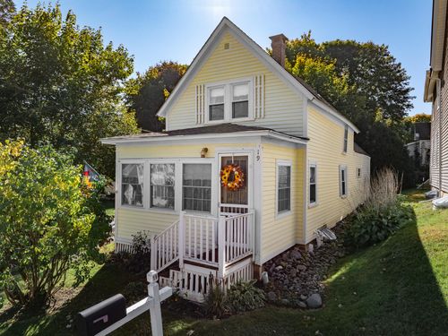 19 Lemon St, Veazie, ME, 04401-7016 | Card Image