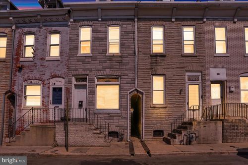 541 Moss St, READING, PA, 19604-2708 | Card Image