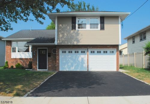 819 Greenwich Ln, Union, NJ, 07083-7904 | Card Image