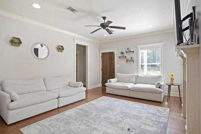 169 living area | Image 8