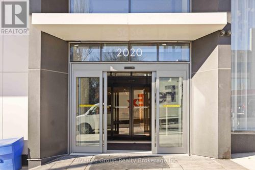 827-2020 Bathurst St, York, ON, M5P0A6 | Card Image