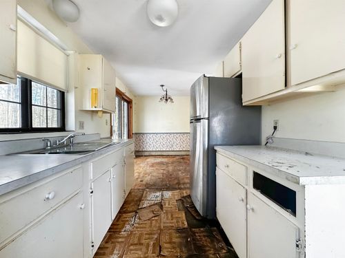 8 Park St, Allenstown, NH, 03275-2136 | Card Image