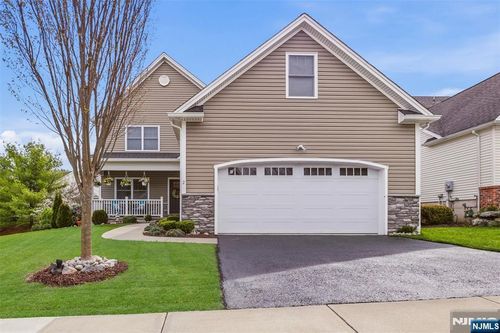 2 Bluffs Court, Hamburg, NJ, 07419 | Card Image