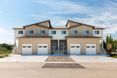 308 S 50 St W, Raymond, AB, T0K2S0 | Card Image