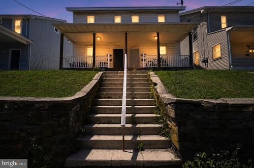 274 S 1st St, LEHIGHTON, PA, 18235-2102 | Card Image