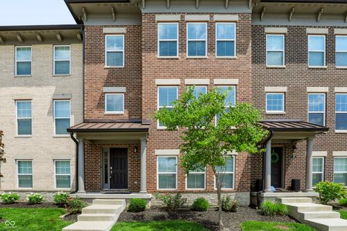 332 Fairfax Way, Zionsville, IN, 46077 | Card Image