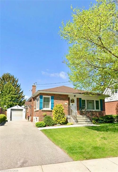 15 Concord Ave, Dundas, ON, L9H1R5 | Card Image