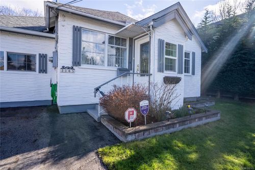 3165 Wascana St, Victoria, BC, V9A1W4 | Card Image