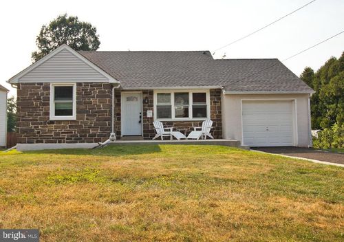 215 Lancaster Ave, HATBORO, PA, 19040-2601 | Card Image