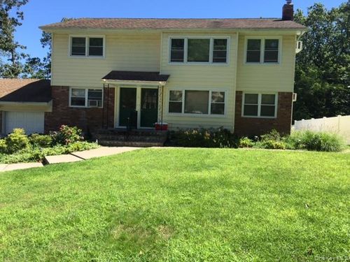 3 Antoine Ct, Huntington, NY, 11743-5301 | Card Image