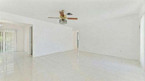 428 Alemeda Dr, Palm Springs, FL, 33461-1504 | Card Image