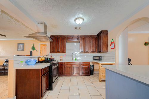 7318 Jutland Rd, Houston, TX, 77033-2711 | Card Image