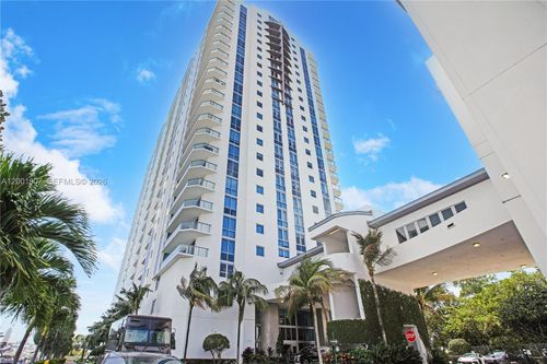 2008-17111 Biscayne Blvd, North Miami Beach, FL, 33160 | Card Image