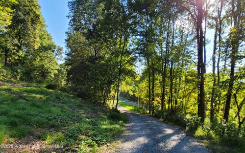 42 Long Ln, FALLS, PA, 18615-5502 | Card Image