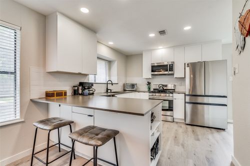 unit-6-12325 Los Indios Trl, Austin, TX, 78729-7661 | Card Image