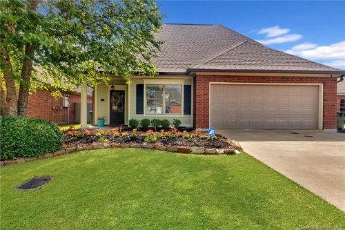 2124 La Cache Dr, Lake Charles, LA, 70601-5678 | Card Image
