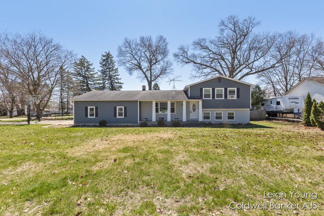 Front of Home | Image 4