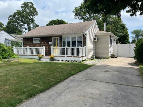 9 Tulip Ave, Oakdale, NY, 11769-1814 | Card Image