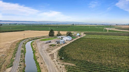 46608 N Gap Rd, Prosser, WA, 99350-8710 | Card Image