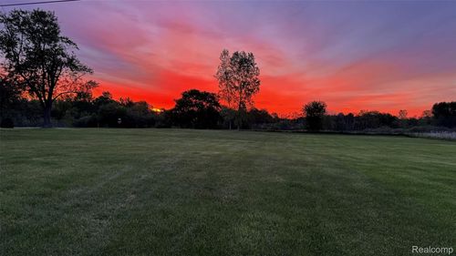 9507 Modena Farms, South Lyon, MI, 48178 | Card Image