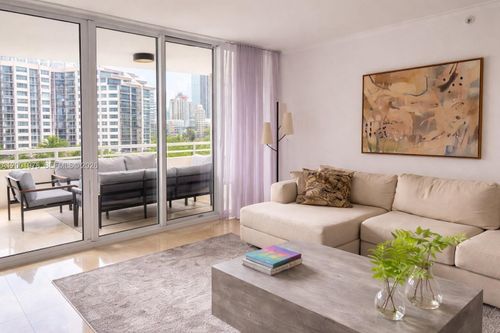 apt-905-848 Brickell Key Dr, Miami, FL, 33131-3702 | Card Image