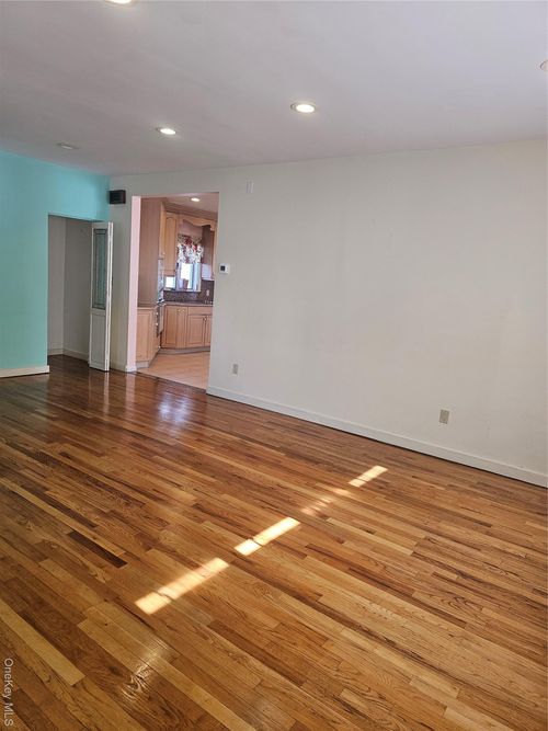 14 Alemeda St, Inwood, NY, 11096-1602 | Card Image