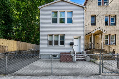 10003 88th Ave, Richmond Hill, NY, 11418-2102 | Card Image