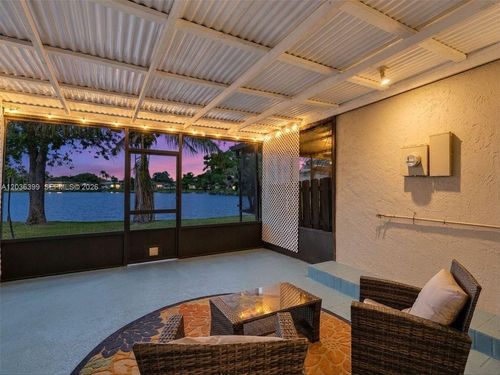 8902-8902 Palm Tree Ln, Pembroke Pines, FL, 33024-4610 | Card Image