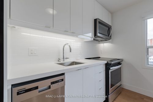3-28A Third St, Etobicoke, ON, M8V2X6 | Card Image
