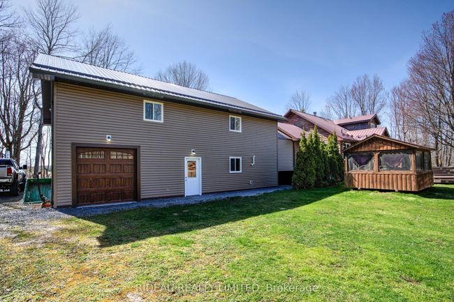 303 Tower Rd, House other with 3 bedrooms, 2 bathrooms and 6 parking in Lansdowne ON | Image 5