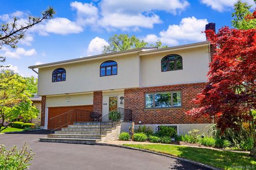 95 Gail Dr, New Rochelle, NY, 10805-2118 | Card Image
