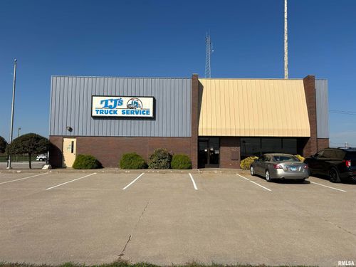 2003 Se 3rd St, Aledo, IL, 61231-9455 | Card Image