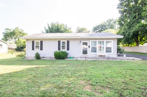 811 Dewey St, Belleville, IL, 62221-4118 | Card Image