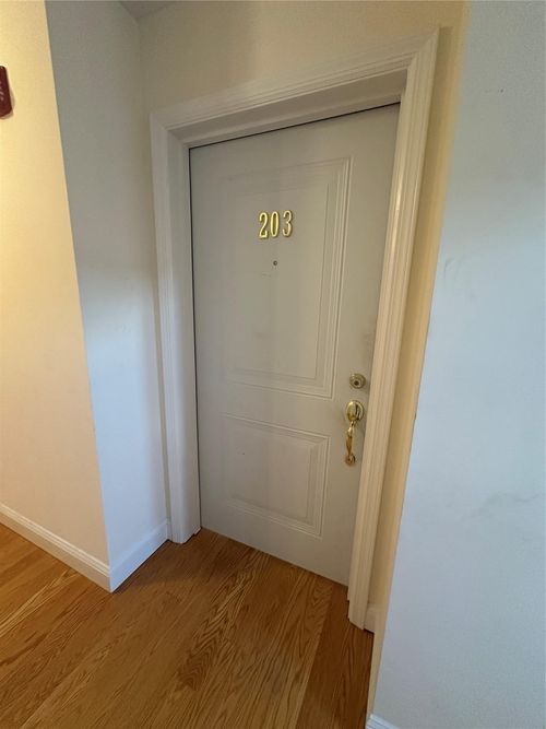 apt-203-67 W Main St, Oyster Bay, NY, 11771-2263 | Card Image