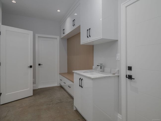 Mud Room | Image 22