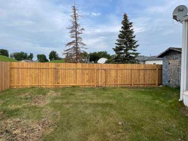 11008 103 Street, House other with 3 bedrooms, 2 bathrooms and 2 parking in High Level AB | Image 24