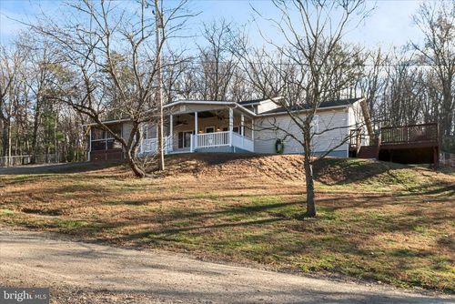162 Twin Fox Ln, BERKELEY SPRINGS, WV, 25411-3126 | Card Image