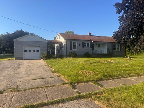 203 E 2nd St, Genoa, IL, 60135-1049 | Card Image