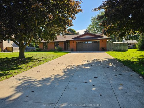55 Penetangore Row S, Kincardine, ON, N2Z2L8 | Card Image