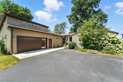 1088 Lake Rd, Conneaut, OH, 44030-1137 | Card Image