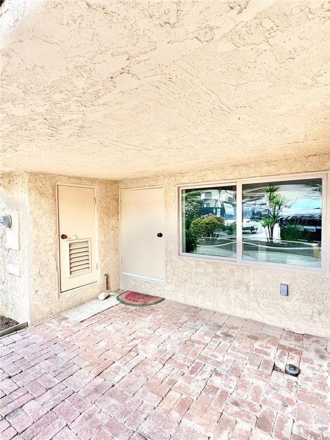 64 Avalon Terrace Rd, Condo with 2 bedrooms, 3 bathrooms and 1 parking in Avalon CA | Image 4
