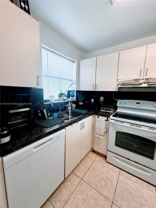 apt-104-8500 Sunrise Lakes Blvd, Sunrise, FL, 33322-1401 | Card Image