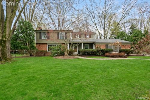 31737 Waltham Ct, Beverly Hills, MI, 48025-3923 | Card Image