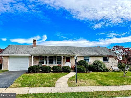 101 Brown St, READING, PA, 19606-2831 | Card Image