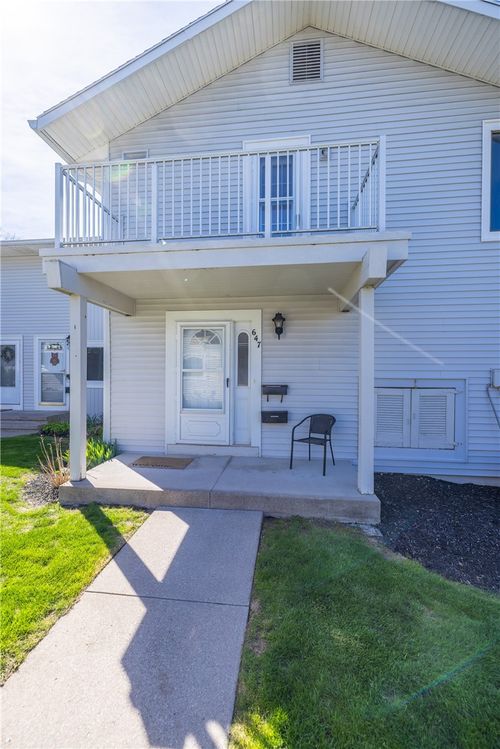 647 Eastbrooke Ln, Rochester, NY, 14618-5224 | Card Image