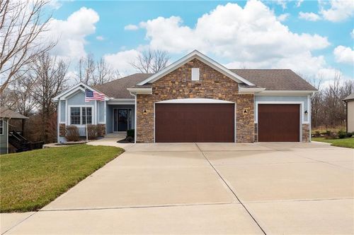 12815 Hubbard Rd, Kansas City, KS, 66109-7819 | Card Image